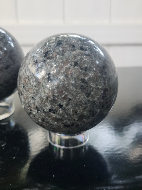Flame stone sphere "yooperlite" 1 pound, 69.6mm, 2.74 inches