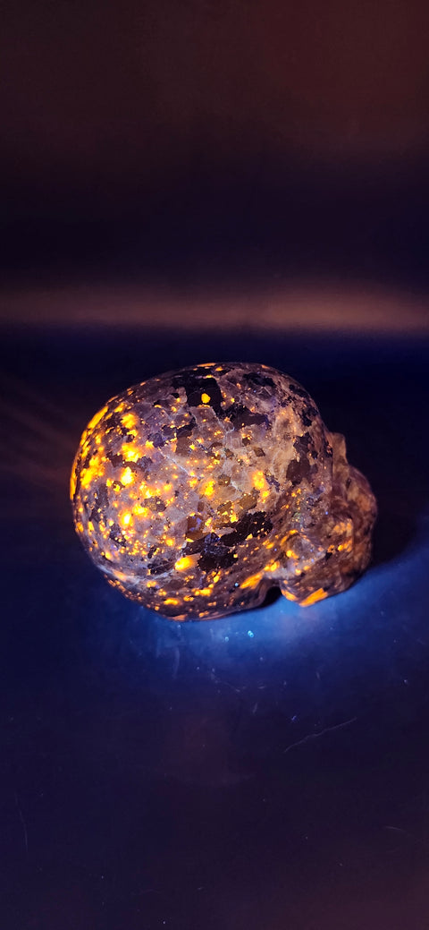 Flame stone "yooperlite" skull! 3 inches tall, 3 long, 14 ounces