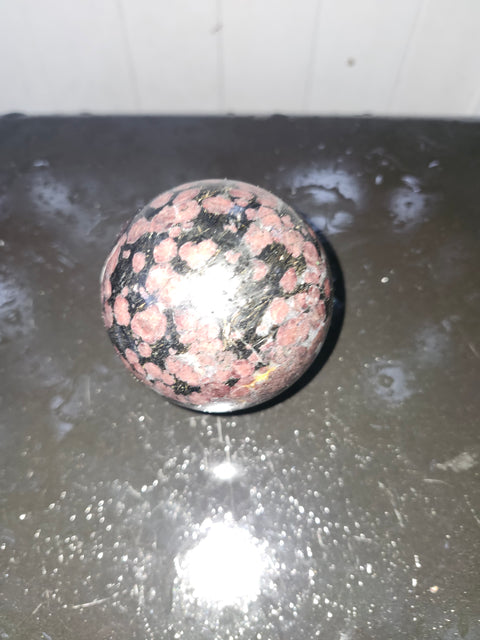Garnet fireworks sphere! 1.4 pounds, 68.3mm, 2.69 inches