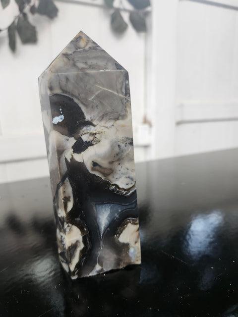 Volcanic agate tower! 1.1 pound 5.5 inches