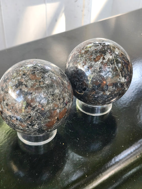 Flame stone sphere "yooperlite" 1.5 pounds, 75 mm, 2.9 inches