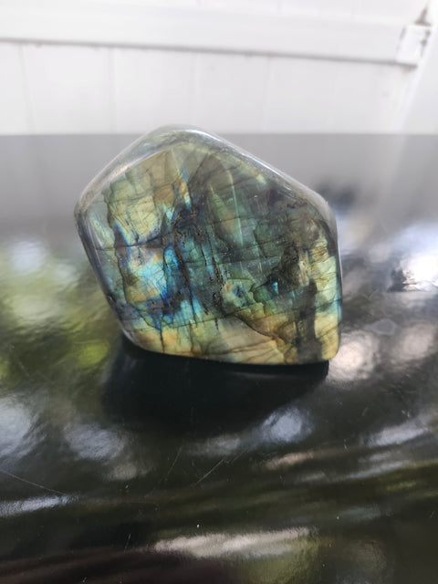 Labradorite free form! 3.18 inchs tall, 3.48 inchs wide,1.1 pound