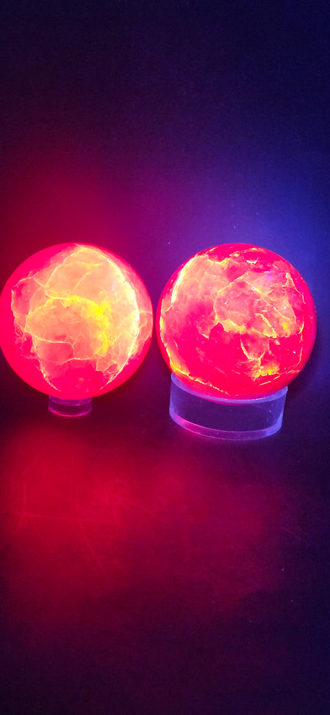 Pink crackle quartz sphere! Uv reactive, 58.5mm, 2.3 inches, 9.8 ounces