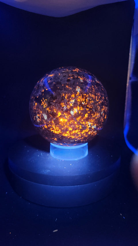 Flame stone sphere yooperlite 87mm, 3.4 inches, 2.1 pounds