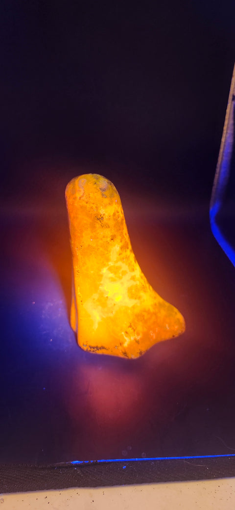 Aura quartz tower uv reactive! 11 ounces, 4 inches tall