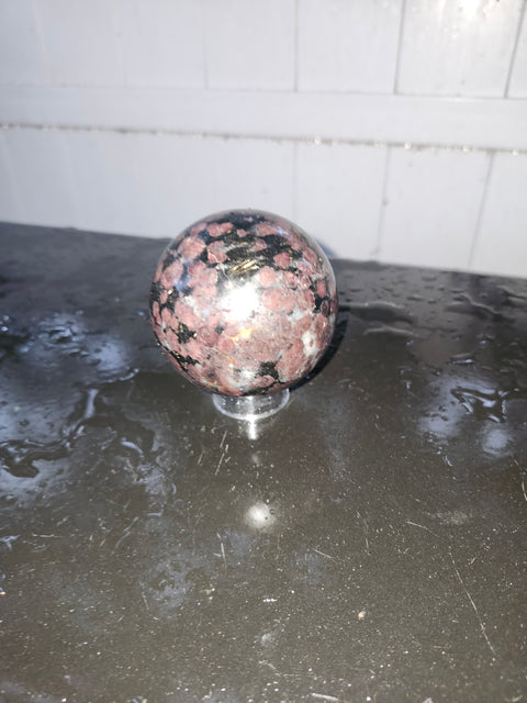 Garnet fireworks sphere! 1.4 pounds, 68.3mm, 2.69 inches