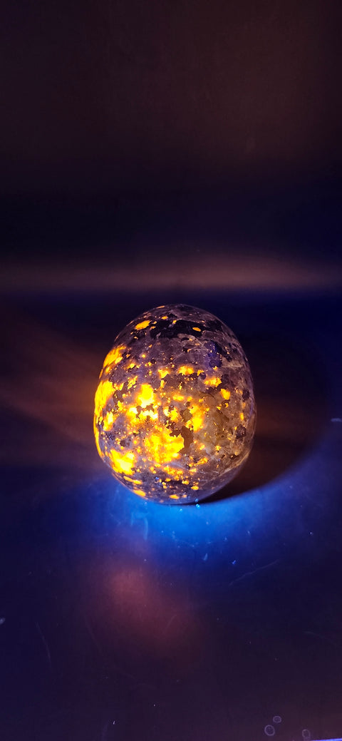 Flame stone "yooperlite" skull! 3 inches tall, 3 long, 14 ounces