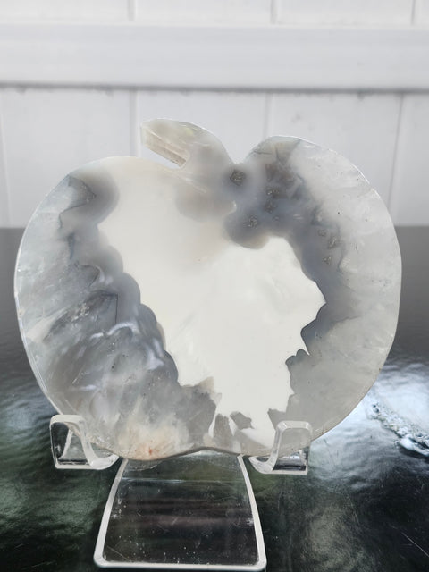 Druzy agate apple! 95.8mm wide, 91mm tall, 6.8 ounces