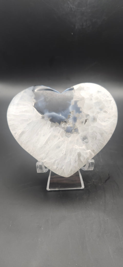 Snakeskin agate heart. 5.5 ounces, 3.5 inches wide 3 tall