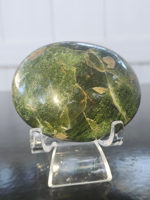 Olive opal palm stone! 2.64 inches wide, 2.09 tall, 4.8 ounce