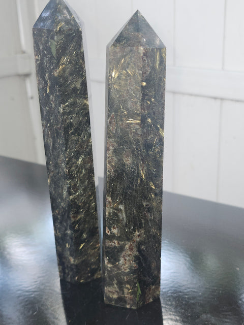 Large Afrvedsonite tower! 7.5 inches, 1.1 pounds