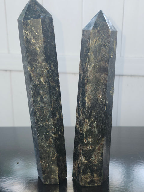 Large Afrvedsonite tower! 7.5 inches, 1.1 pounds