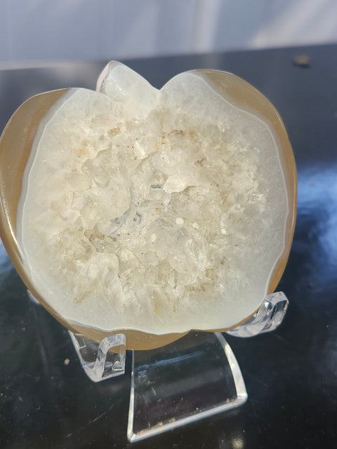 Druzy agate apple! 3.4 ounces, 2.7 inches wide, 2.6 tall