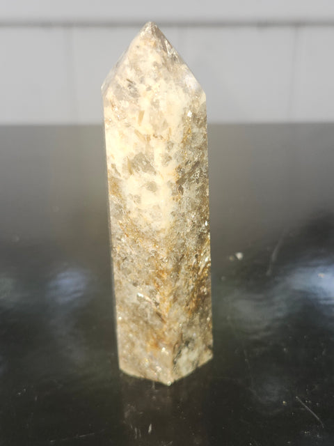Ghost crystal tower with silver flash!! 3.6 ounces, 3.4 inches