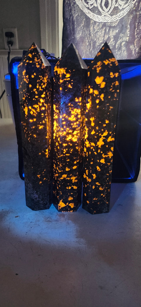 Jumbo flame stone " yooperlite" tower! 10.5 inches, 2.7 pounds