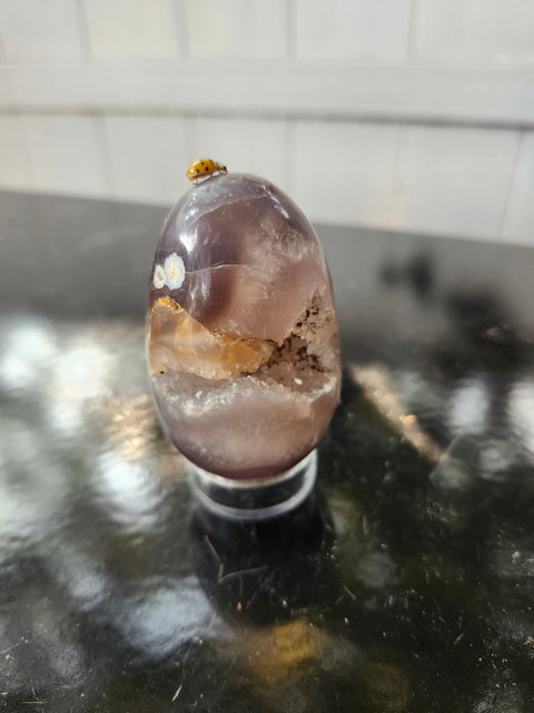Druzy agate egg. 5.2 ounces, 2.75 inchs