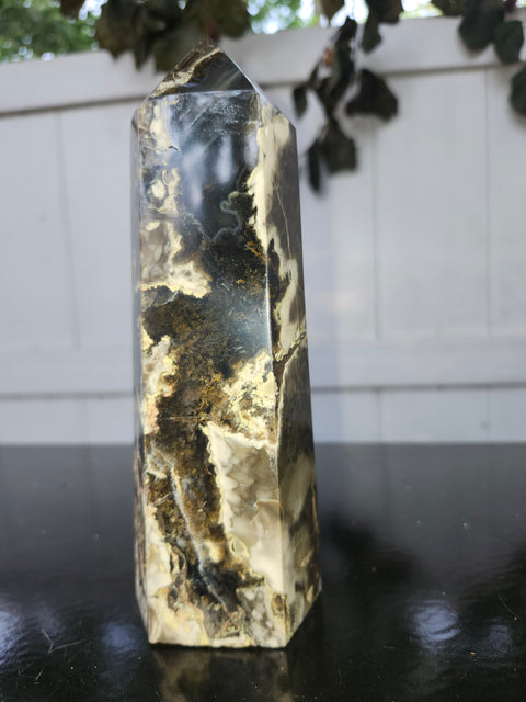 Volcanic agate tower! 1.9 pounds, 7 inches