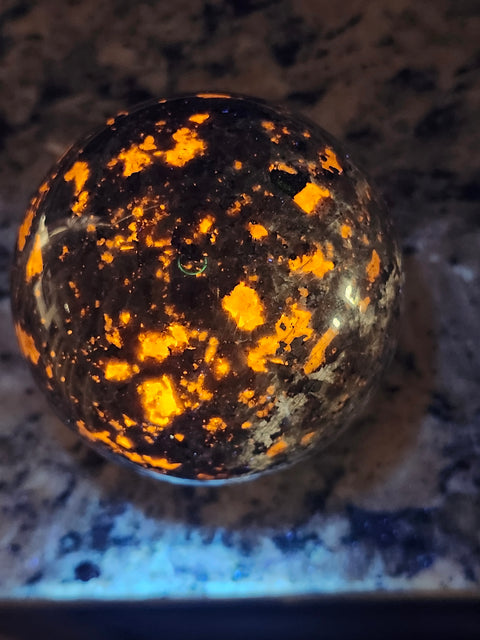 Flame stone "yooperlite" sphere! 1.8 pounds, 79.1mm, 3.11 inches