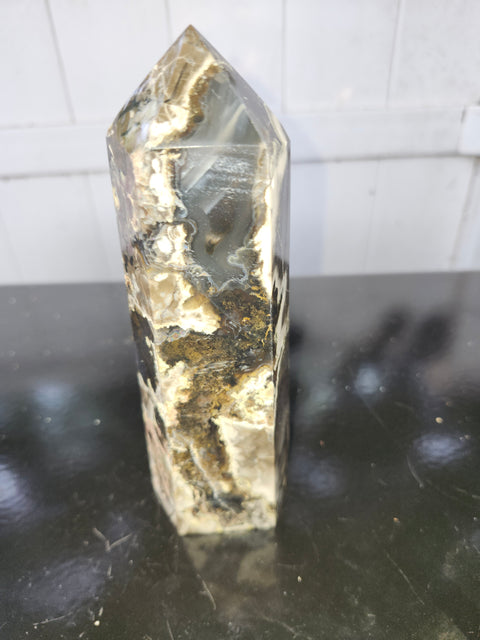 Volcanic agate tower! 1.9 pounds, 7 inches