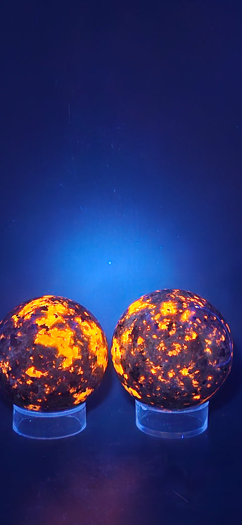 Flame stone sphere! 50.5mm, 1.9 inches, 6.2 ounces