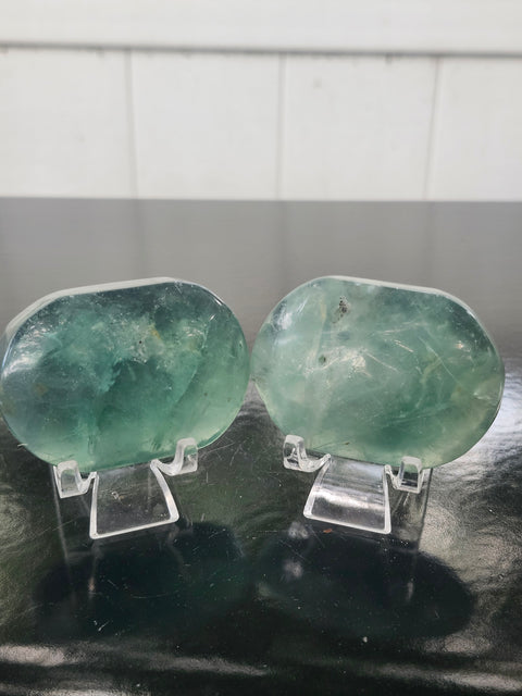 Green florite palm stone! 3.4 ounces, 2.5 inches wide, 1.8 tall