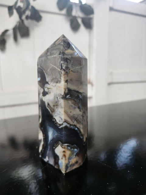Volcanic agate tower! 1.1 pound 5.5 inches