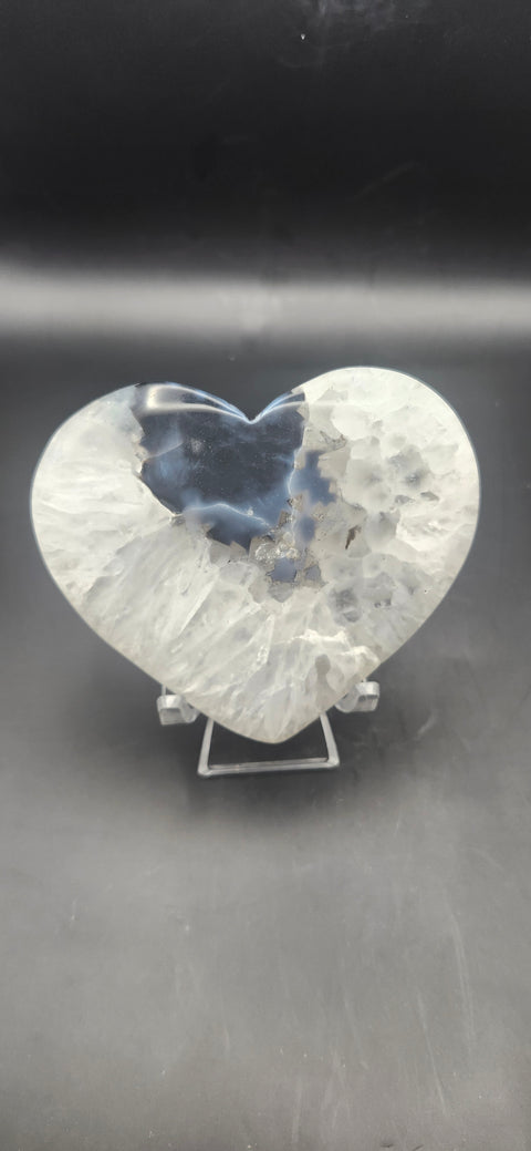 Snakeskin agate heart. 5.5 ounces, 3.5 inches wide 3 tall