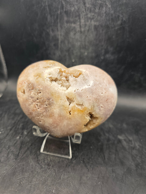 Pink amethyst heart! 10 ounces, 3.5 inches wide, 2.8 inches tall!