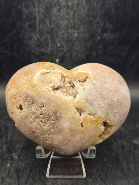 Pink amethyst heart! 10 ounces, 3.5 inches wide, 2.8 inches tall!