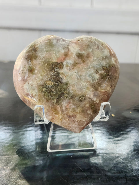 Flower agate heart! 3.5 ounces, 2.5 inches tall,2.3 inches wide