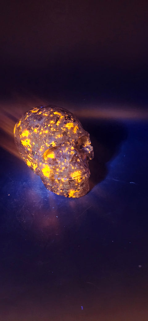 Flame stone "yooperlite" skull!! 3 inches tall, 3 long, 15 ounces