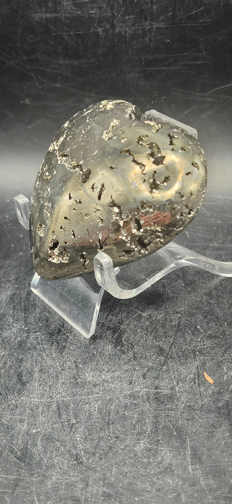 Pyrite heart! 4.8 ounces, 2.25 inchs wide, 2.25 tall!