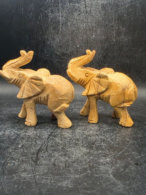 Palo santo elephant " holy wood" 3.4 inches truck to back leg!