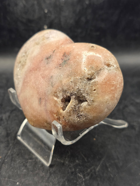 Pink amethyst heart! 9.6 ounces, 3.5 inches wide, 2.6 inches tall!