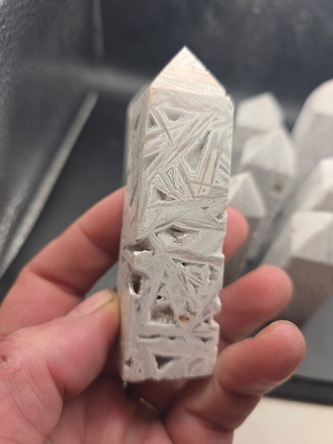 White lace agate tower! 2.9 too 3.5 inches!