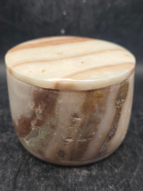 Banded onyx jewelry box! 14.5 ounces, 3.1 inches wide!