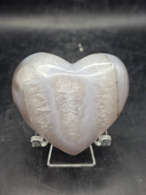 Agate heart! 5.4 ounces, 2.5 inches wide, 2.4 inches tall