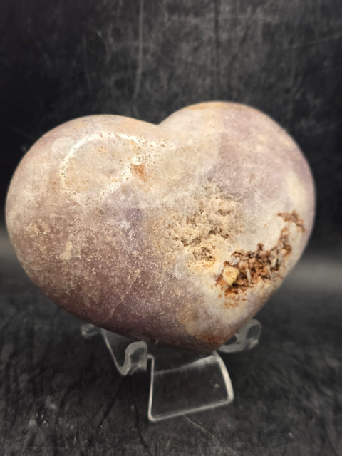 Pink amethyst heart! 15.8 ounces,  3.5 inches tall, 3.2 inches wide!