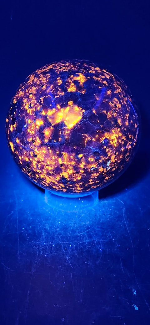 Flame stone sphere "yooperlite" 74.6mm, 2.9 inches, 1.4 pounds