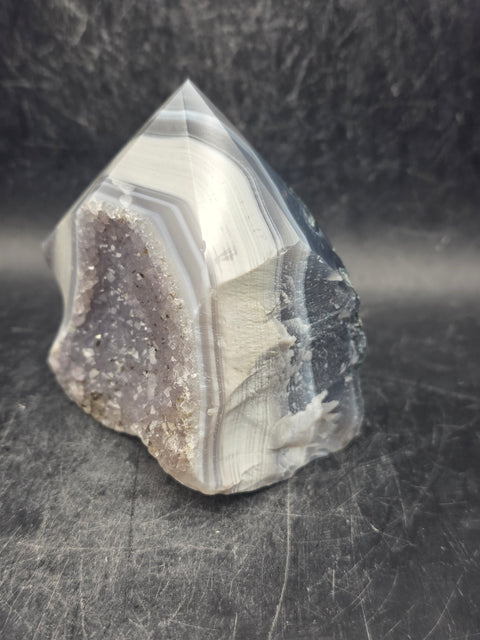 Druzy agate polished top point! 10.9 ounces, 2.8 inches tall, 2.7" wide
