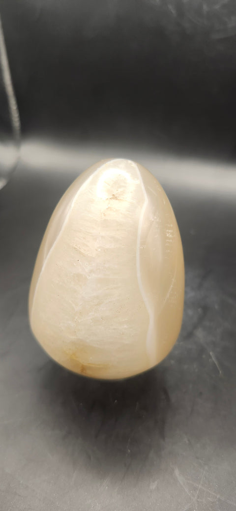 Quartz,agate egg! 5.8 ounces, 2.5 inches