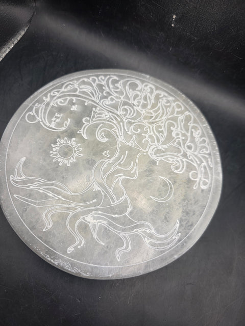 Etched tree of life charging plate! 5.5 inches wide!
