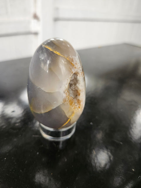 Druzy agate egg. 6 ounces, 2.75 inchs