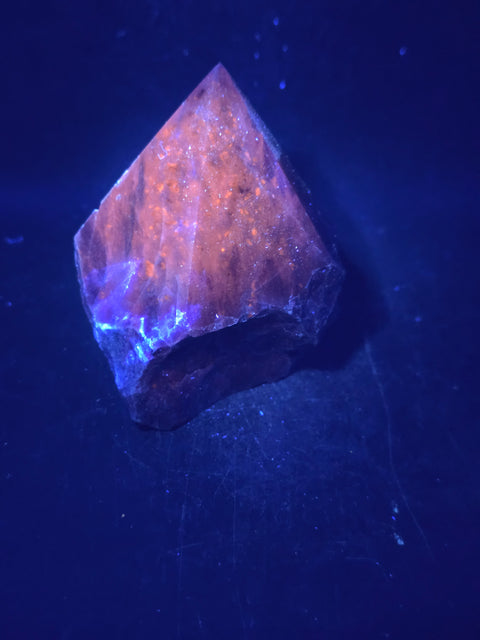 Sodalite polished top point! 12.2 ounces, 3.2 inches tall, 3" wide