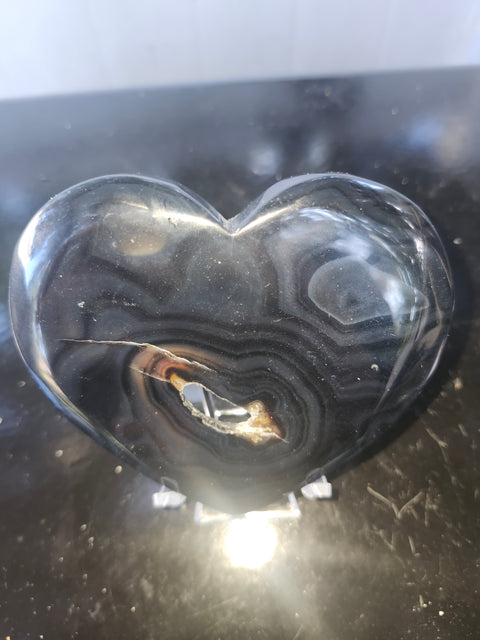 Agate heart, 7 ounces, 4 inches wide, 3 inches tall