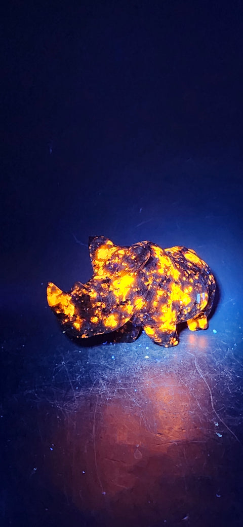 Flame stone "yooperlite" rhino! 8.5 ounces, 4 inches long, 2 tall