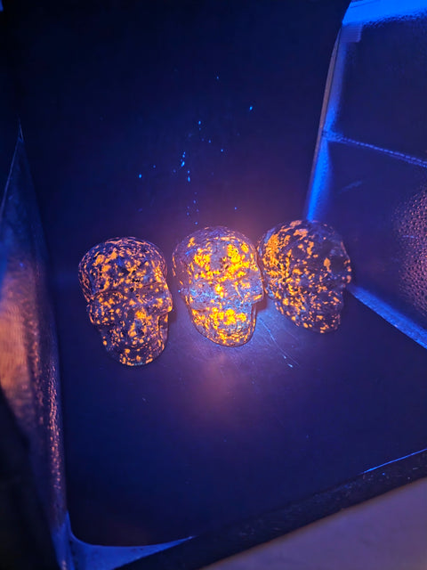 Flame stone skull! "Yooperlite" 1.3 pounds, 3.7 inches long, 2.7" tall