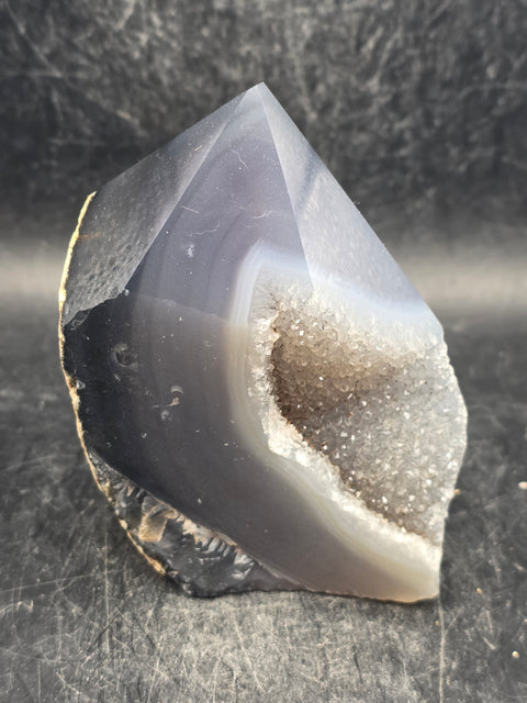 Druzy agate polished top point! 14 ounces, 3.4 inches tall, 2.7" wide