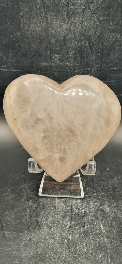 Rose quartz heart! 6.6 ounces, 3.25 inches wide, 3 tall, .86 thick