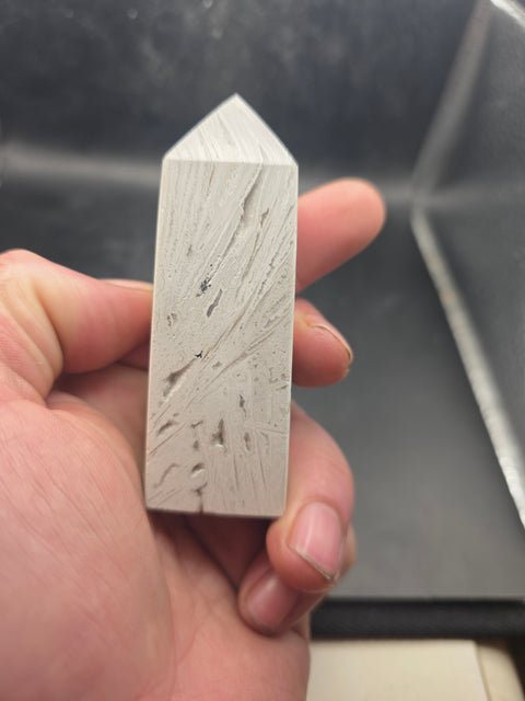 White lace agate tower! 2.9 too 3.5 inches!